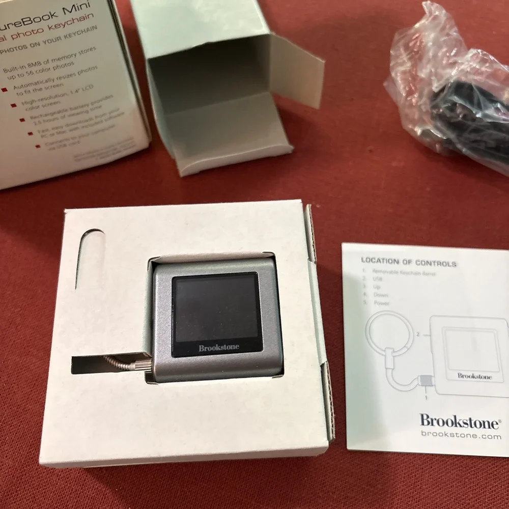 Brookstone PictureBook Mini Digital Photo Keychain 1.4